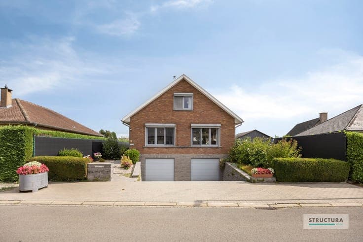 Ruime villa op absolute voorkeursligging in Relegem!