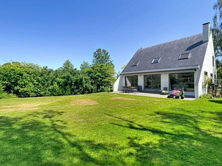 Nice and large VILLA in Jezus Eik