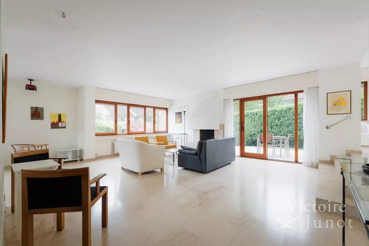 Arboretum Neighborhood: Spacious 5 Bedroom Villa on 9 ares
