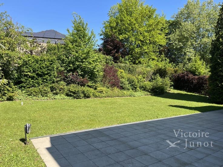 Arboretum Neighborhood: Spacious 5 Bedroom Villa on 9 ares