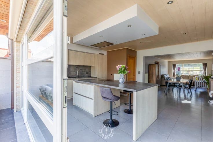 Vernieuwde halfopen bebouwing met 3 slaapkamers en pracht...