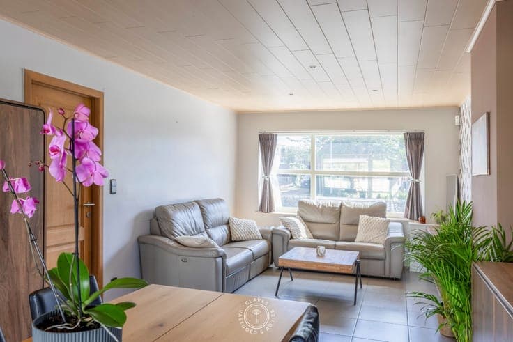 Vernieuwde halfopen bebouwing met 3 slaapkamers en pracht...