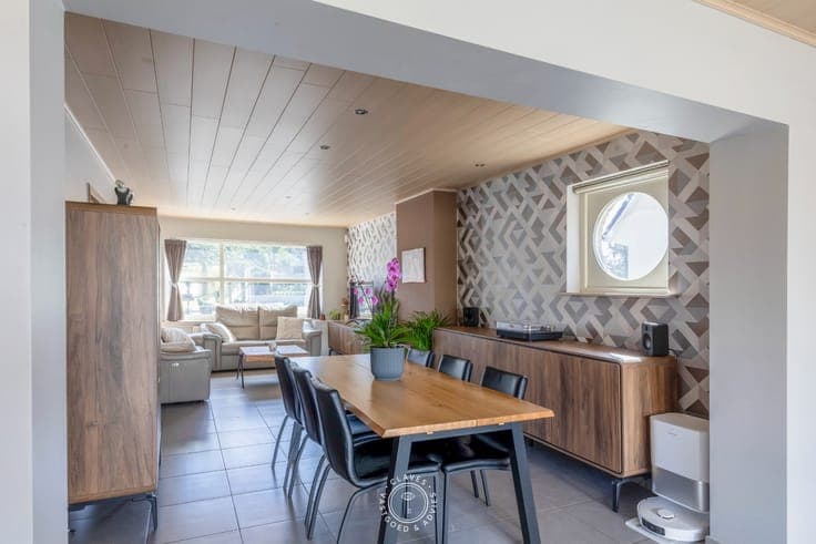 Vernieuwde halfopen bebouwing met 3 slaapkamers en pracht...