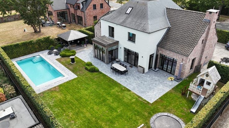 Klassevolle, recente villa (bouwjaar 2016) met hoogwaardi...