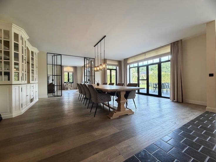 Klassevolle, recente villa (bouwjaar 2016) met hoogwaardi...