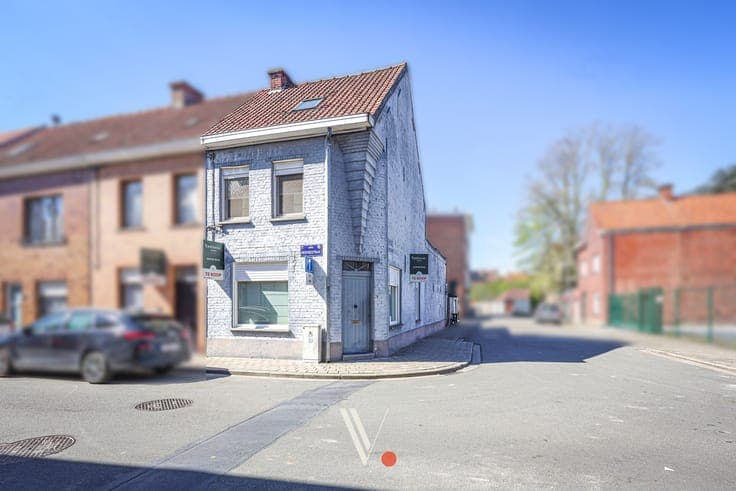 Hoekwoning met stadstuin en garage in het centrum van Izegem
