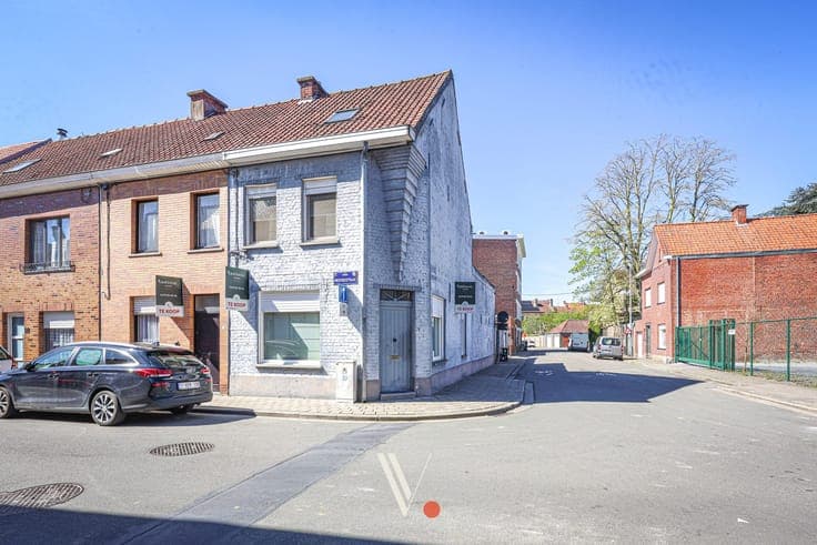Hoekwoning met stadstuin en garage in het centrum van Izegem