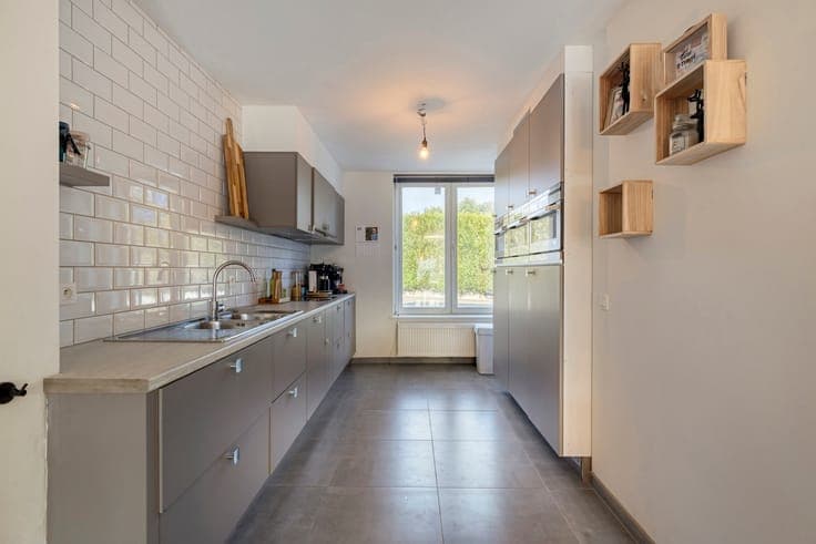 3-bedroom townhouse with a garden and 2 garages