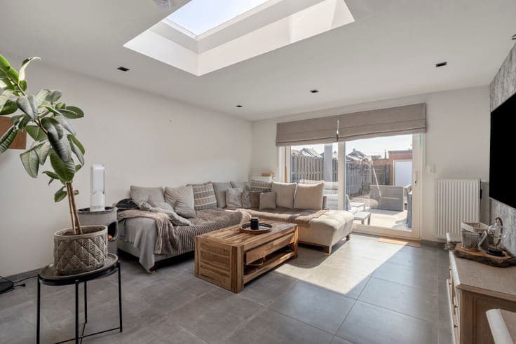 3-bedroom townhouse with a garden and 2 garages