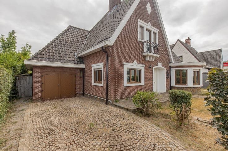 Karaktervolle open bebouwing met 3 slaapkamers en grote t...