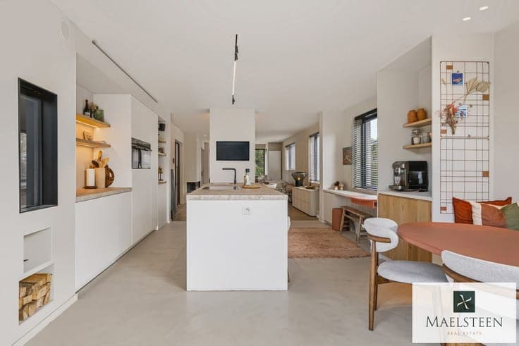 High-end move-in ready villa on 1076 m² in Sint-Andries