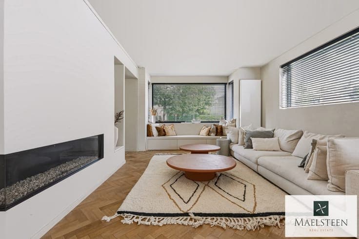 High-end move-in ready villa on 1076 m² in Sint-Andries