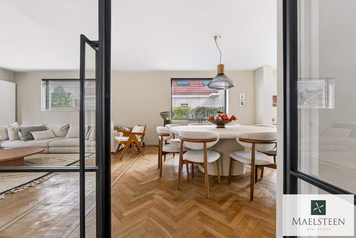 High-end move-in ready villa on 1076 m² in Sint-Andries