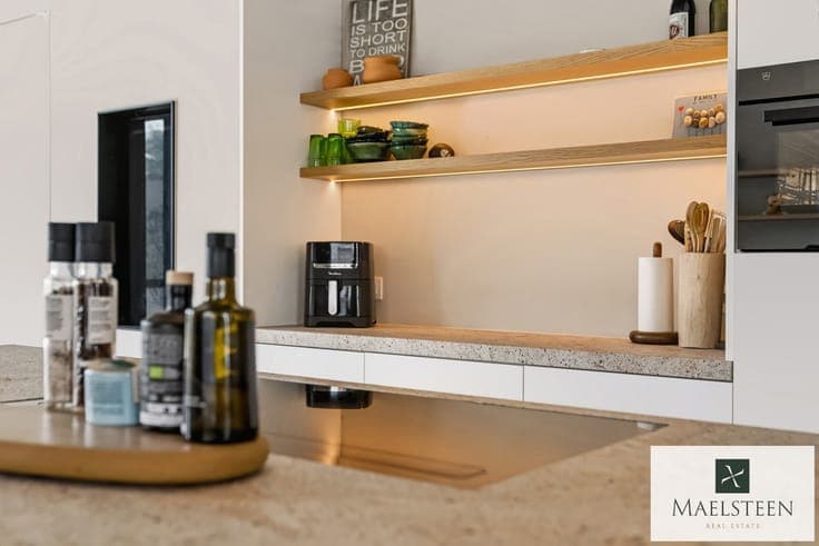 High-end move-in ready villa on 1076 m² in Sint-Andries