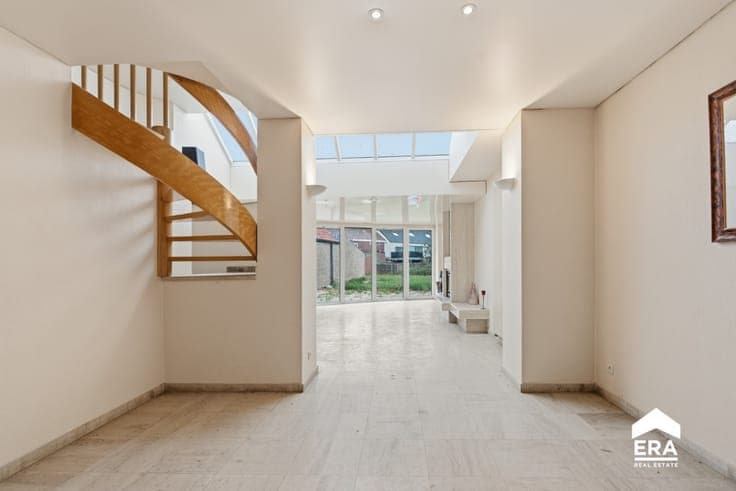 Spacious home with large garden in Staden