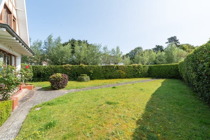 Karaktervolle interbellum villa in cottagestijl te koop.