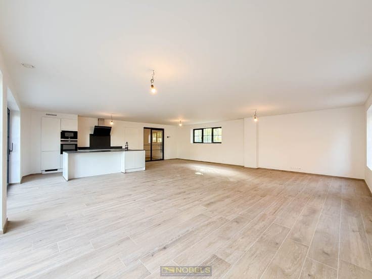 Te koop, ruime nieuwbouwwoning met 4 slaapkamers en tuin ...
