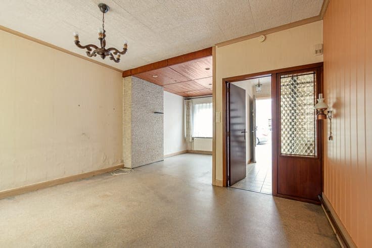 Op te frissen woning met 2 slpks, tuin en garage!