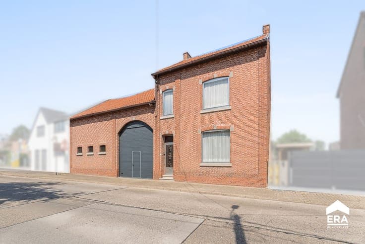 Semi-detached home with large warehouse