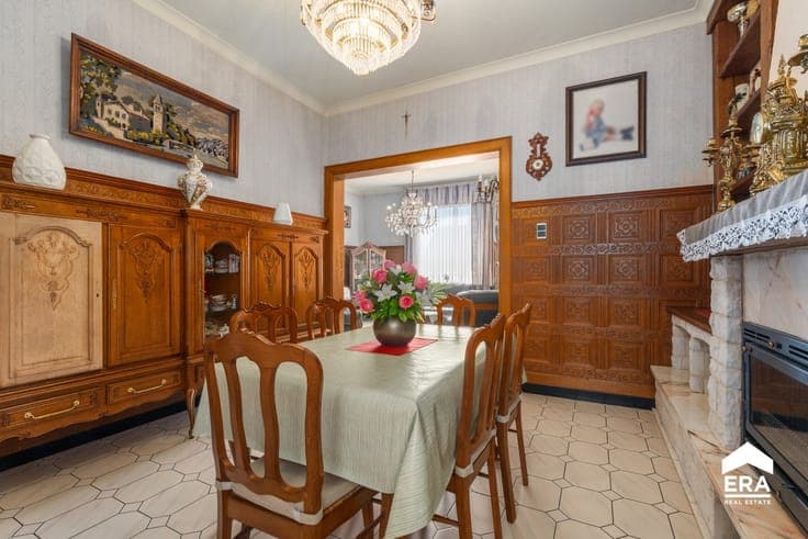 Semi-detached home with large warehouse