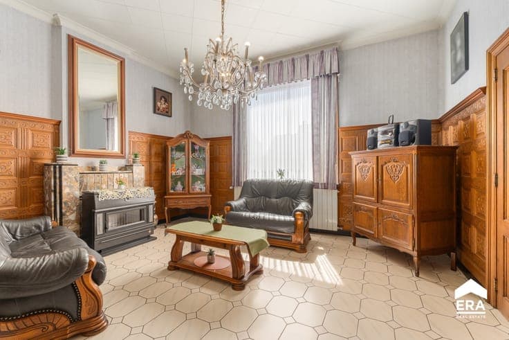 Semi-detached home with large warehouse