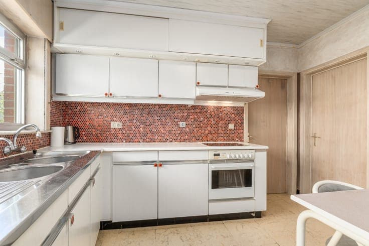 Single-story four-bedroom home in Beveren-Leie