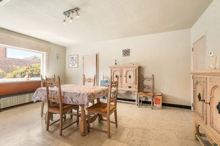 Single-story four-bedroom home in Beveren-Leie