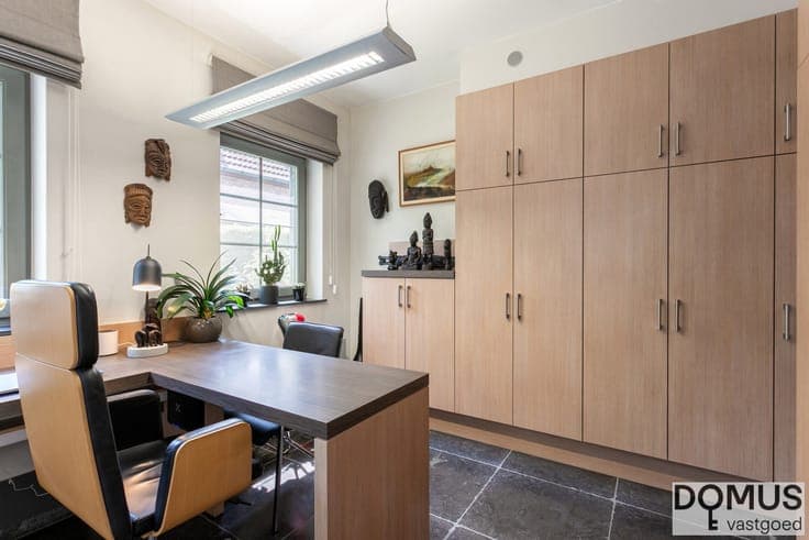 Move-in ready 3-sided house in a prime location