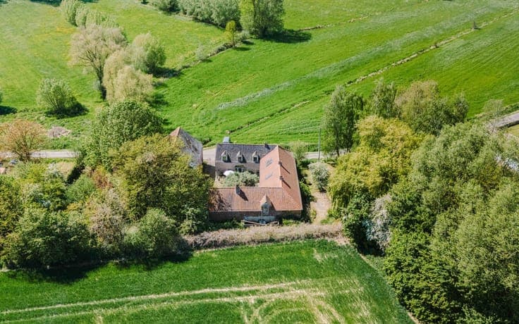 Authentieke hoevewoning met atelier en schuur