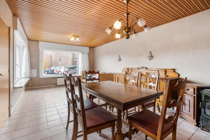 Spacious home with garage in Ooigem centre