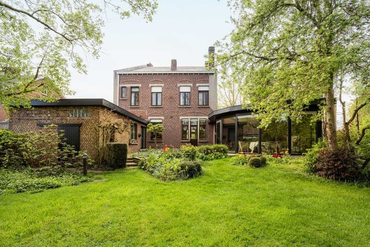 Beautiful spacious townhouse with a large garden for sale!