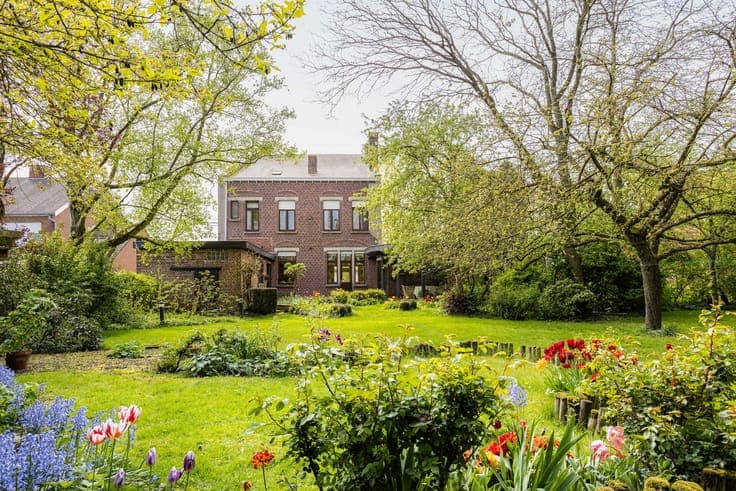 Beautiful spacious townhouse with a large garden for sale!