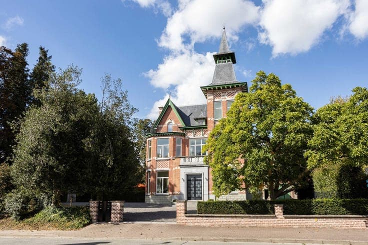 Renovated “heritage” castle, 3 residential units