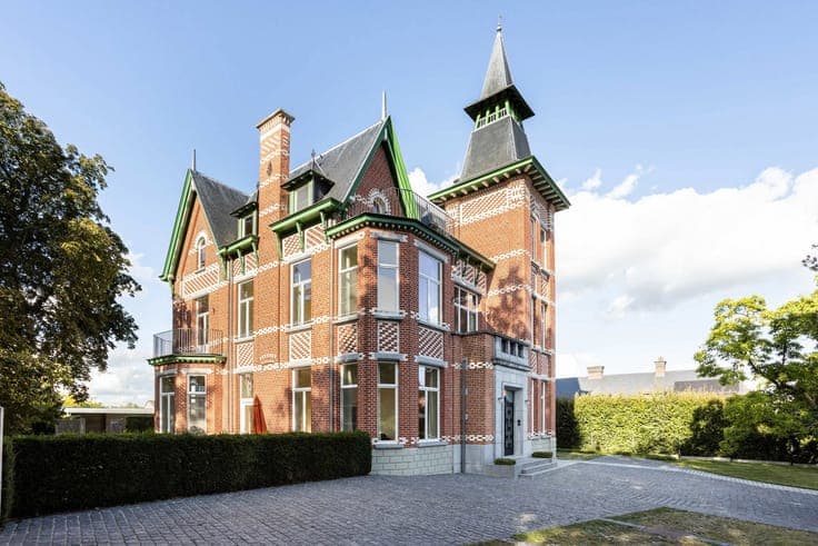 Renovated “heritage” castle, 3 residential units