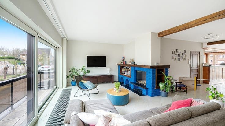 Spacious home with garage and solar panels in the heart of