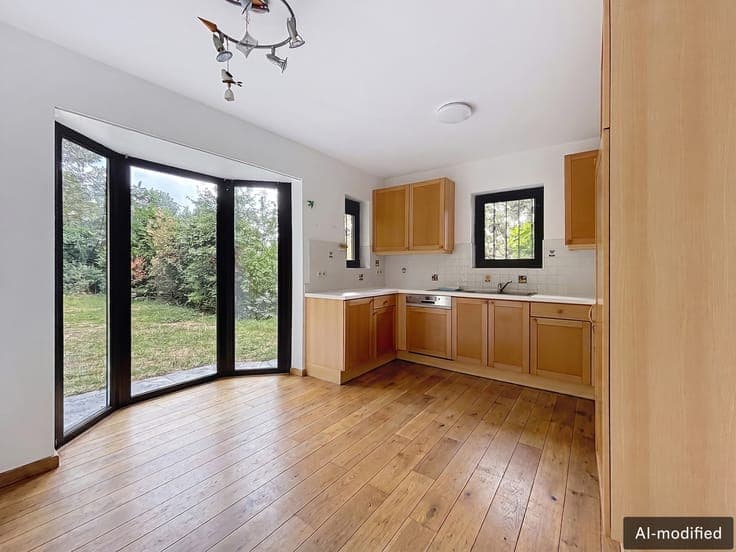 Charming semi-detached house with garden - heart of Chenois