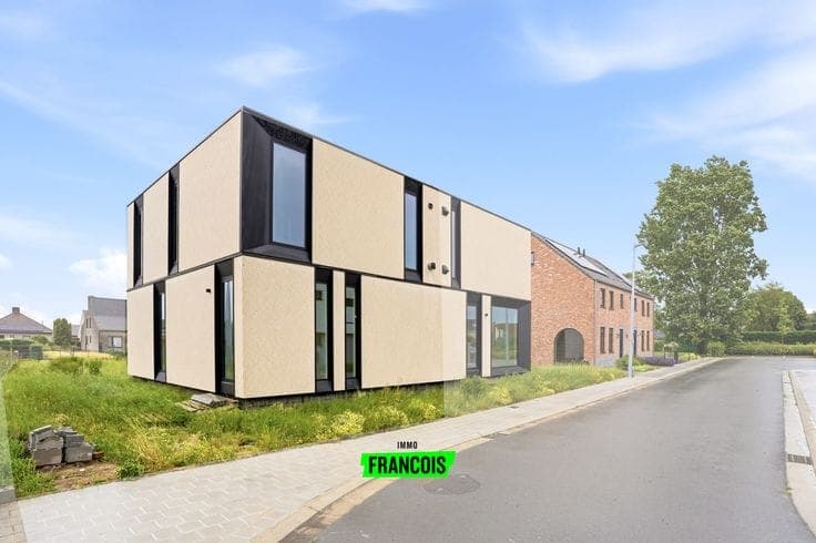Move-in Ready New-Build Home for Sale in Krombeke!