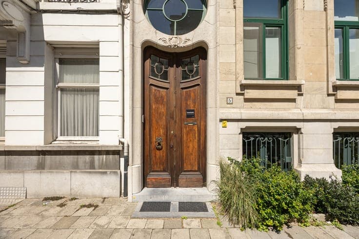 Instapklare en ruime herenwoning (362m²/EPC B) met zalige...