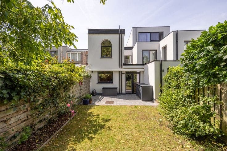 Charming modernist home with garden in the Park den Brandt …
