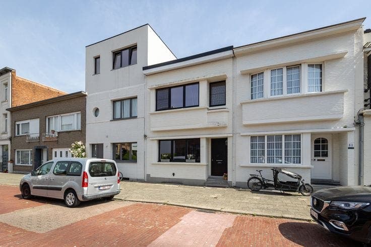 Charming modernist home with garden in the Park den Brandt …