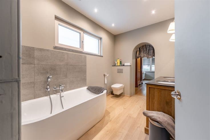 Propriété de caractère de 464 m² avec habitation et espace p