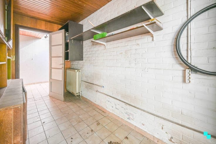 Te renoveren handelshuis nabij het centrum van Lauwe