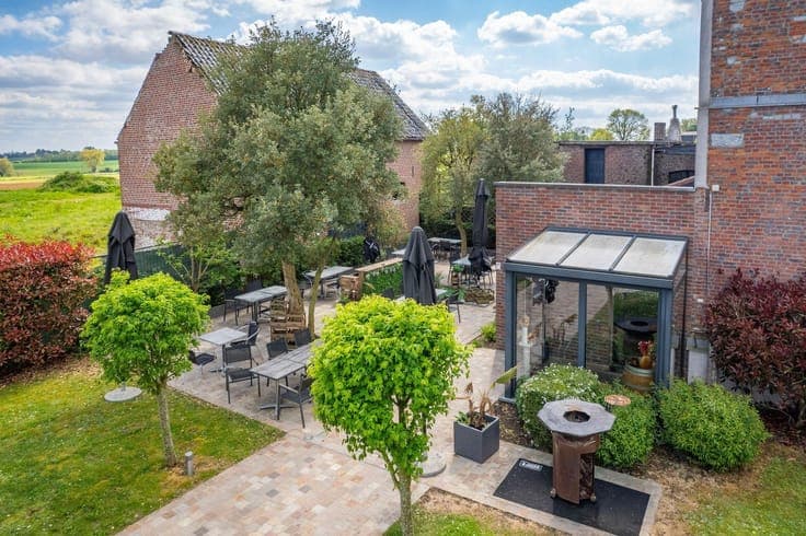 Propriété RARE - restaurant au rez et appartement à l'étage