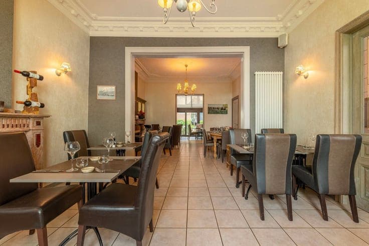 Propriété RARE - restaurant au rez et appartement à l'étage