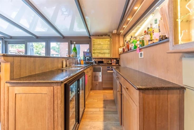 Propriété RARE - restaurant au rez et appartement à l'étage