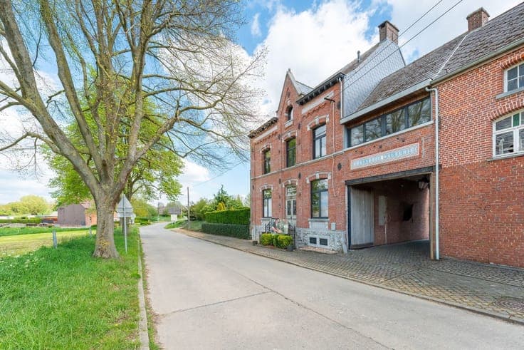 Propriété RARE - restaurant au rez et appartement à l'étage