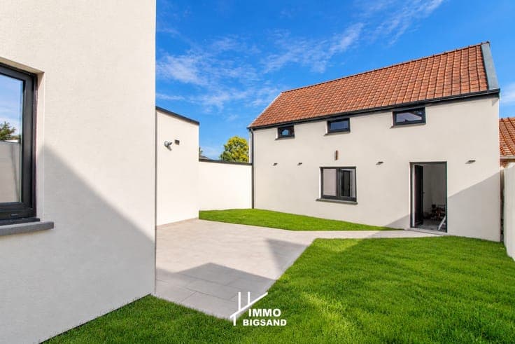Volledig gerenoveerde woning met 4 slaapkamers, 2 badkame...