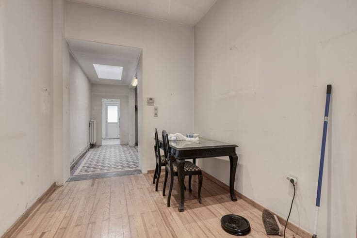 Updating 4 bedroom house for sale in Borgerhout!