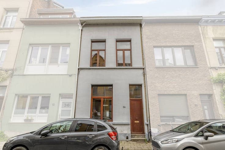 Updating 4 bedroom house for sale in Borgerhout!