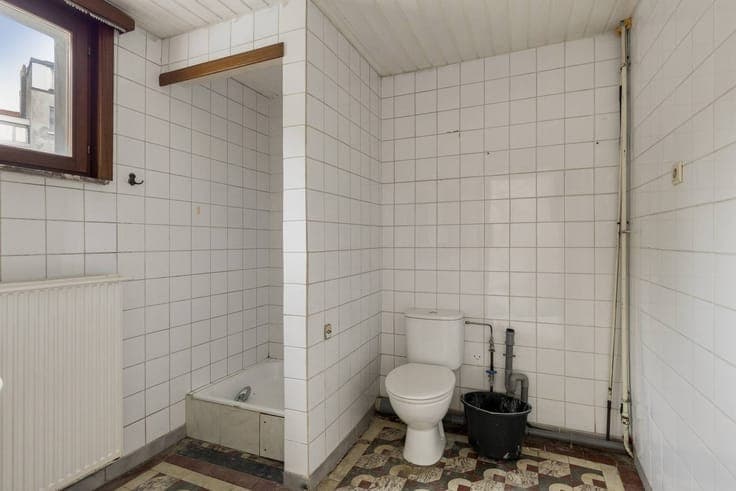 Updating 4 bedroom house for sale in Borgerhout!